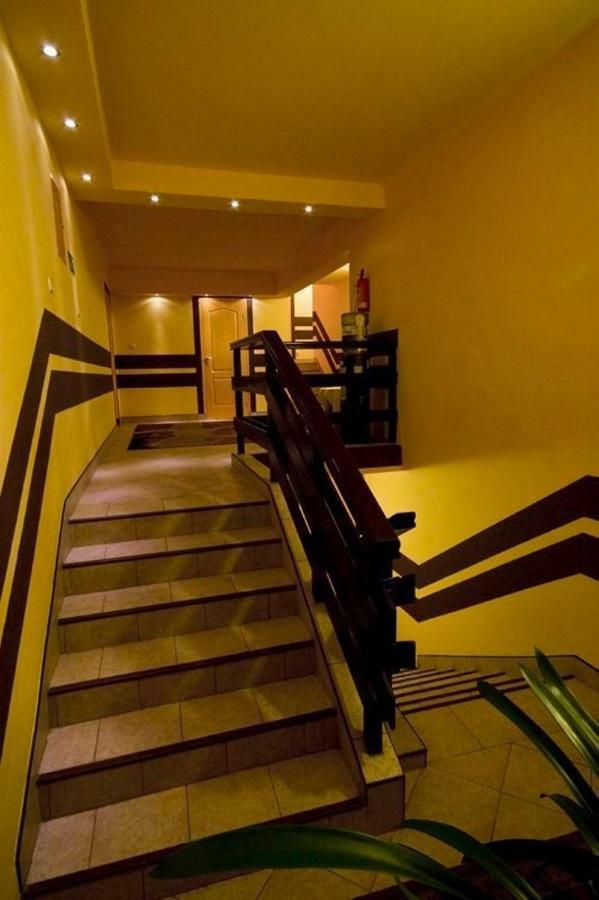 Bialy Orzel Aparthotel Przemyśl Exterior foto